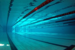 W basenie sportowym - widok pod wodą z innej perspektywy